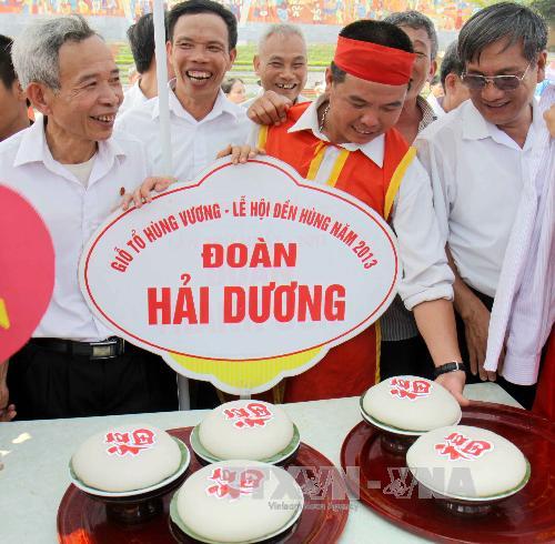 การประกวดทำขนมbánh chưng, bánh giầy เพื่อถวายในพิธีเซ่นไหว้บรรพกษัตริย์หุ่ง